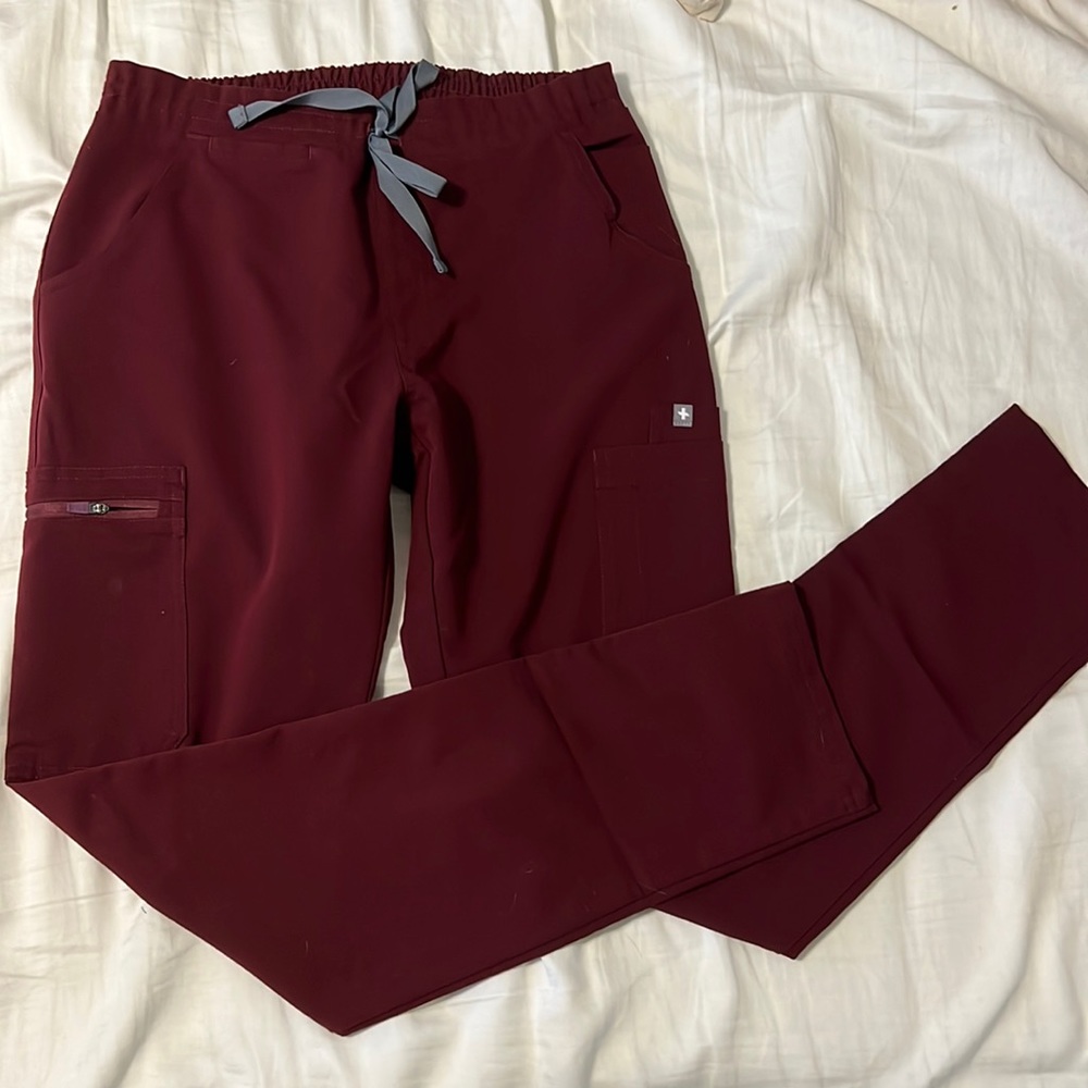 Figs burgundy yola skinny scrub pant size XS